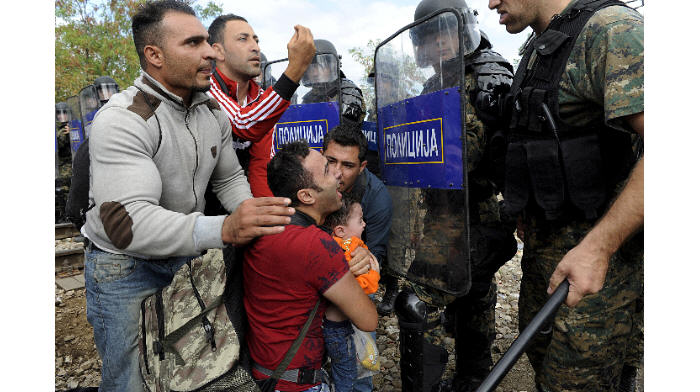 الجيش المقدوني: منع مئات المهاجرين من دخول البلاد