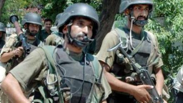 مقتل 6 أشخاص على يد الجيش الباكستاني في هجوم قرب أفغانستان