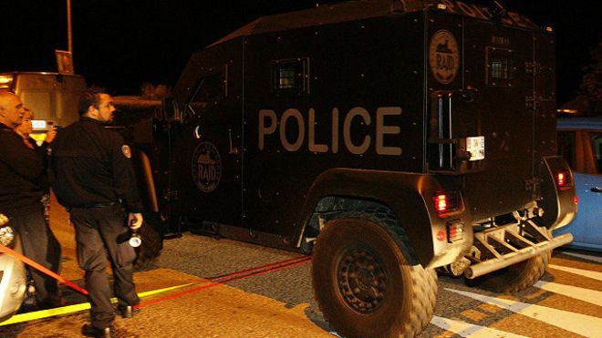 مقتل قائد بالشرطة وزوجته طعناً في باريس