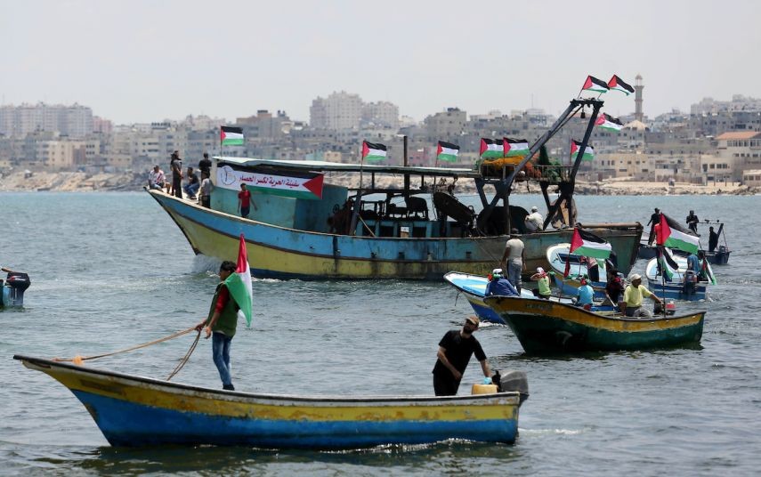 الاحتلال يفرج عن مواطنين اعتقلهم على قارب كسر الحصار