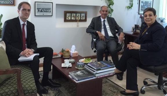 فرنسا تمنح عشراوي "وسام جوقة الشرف الوطني" برتبة فارس