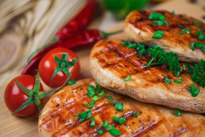 دجاج مشوي بصلصة الباربكيو