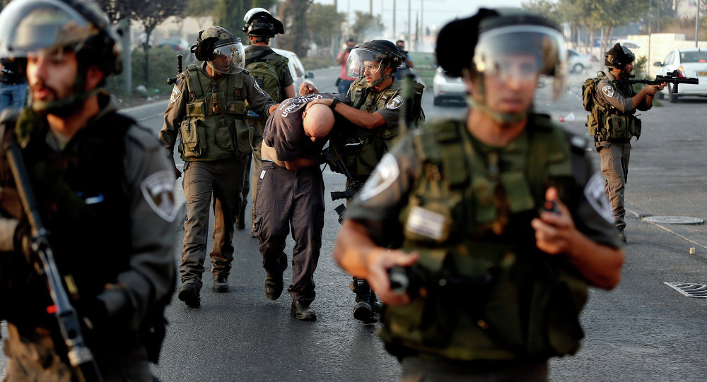 بزعم تنفيذهم لحرائق القدس وحيفا.. الاحتلال يعتقل 14 فلسطينياً