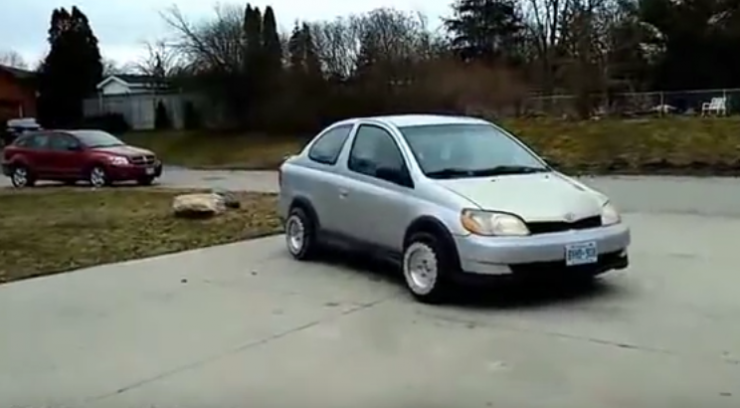 بالفيديو : إطارات تجعل السيارة تتحرك دائريا في جميع الاتجاهات!