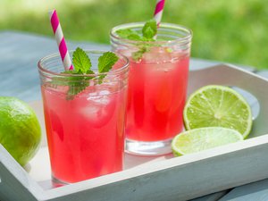 عصير الليمون الوردي