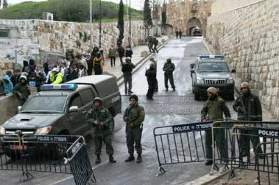 سلطات الاحتلال تغلق طرق القدس الرئيسية لتشييع جثمان بيريس