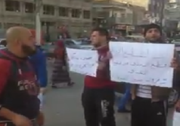 بالفيديو: "يا بنبسّط يا بنهاجر" وقفة لأصحاب البسطات رفضاً لقرار البلدية