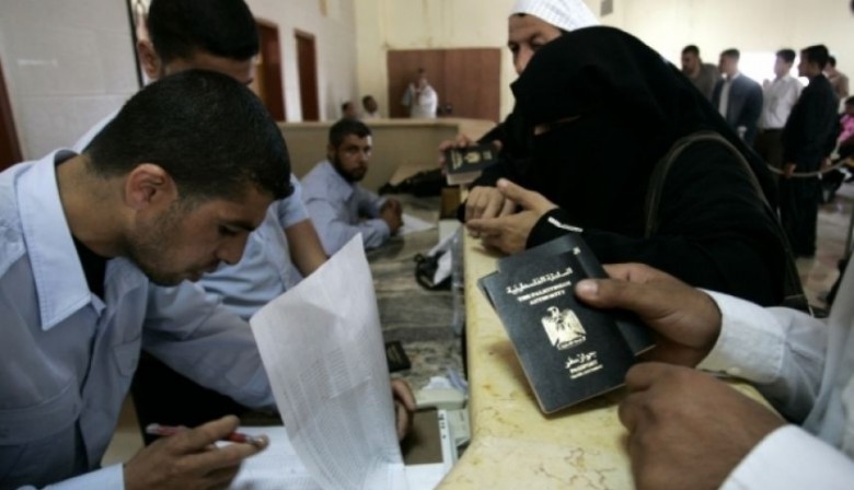 اليوم الثاني لفتح المعبر