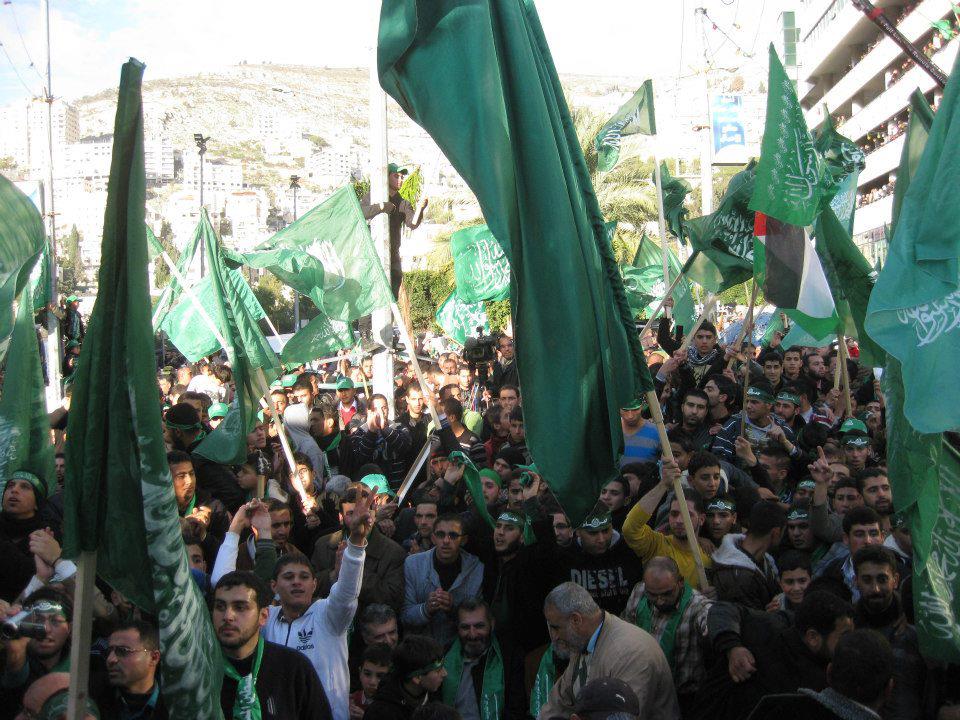 حماس تشيد "بكاسترو" وتعزي بالسفارة الكوبية