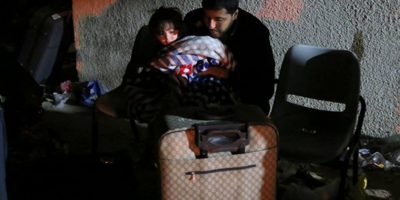 بالصور : إغلاق معبر رفح وبداخله 350 مسافر فلسطيني بسبب موعد "حظر التجوال"