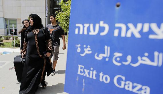 السماح لـ 72 طالبا من غزة بالسفر إلى الخارج