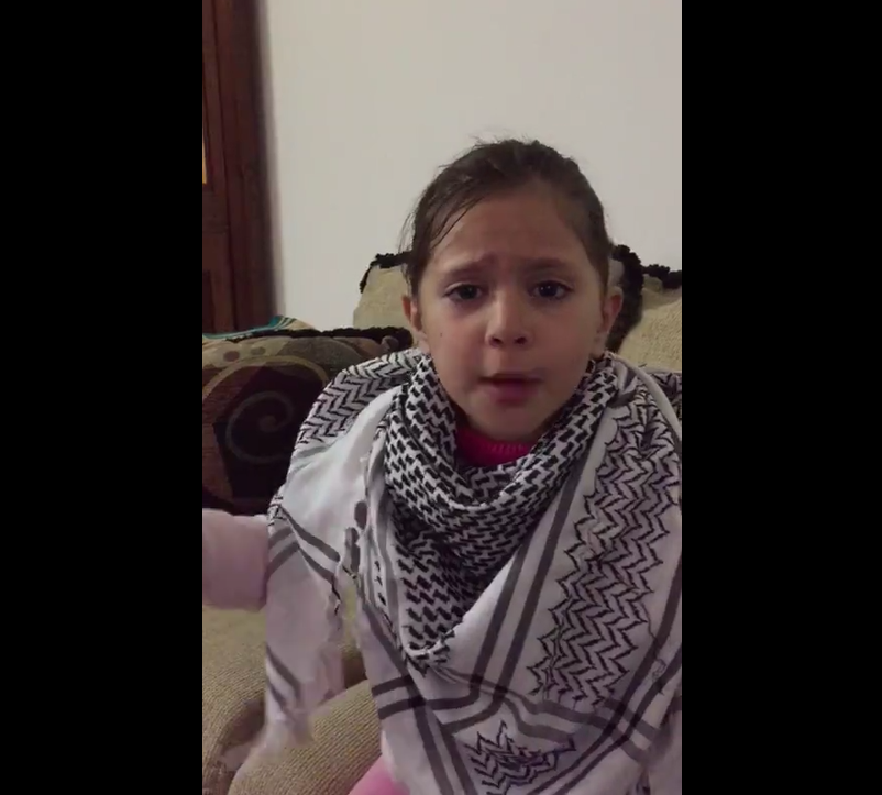 بالفيديو: بعد مطاردة والدها ..ما رسالة الطفلة "ساجدة" للرئيس محمود عباس