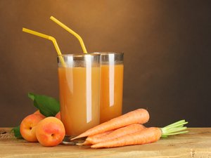 عصير الخوخ والجزر