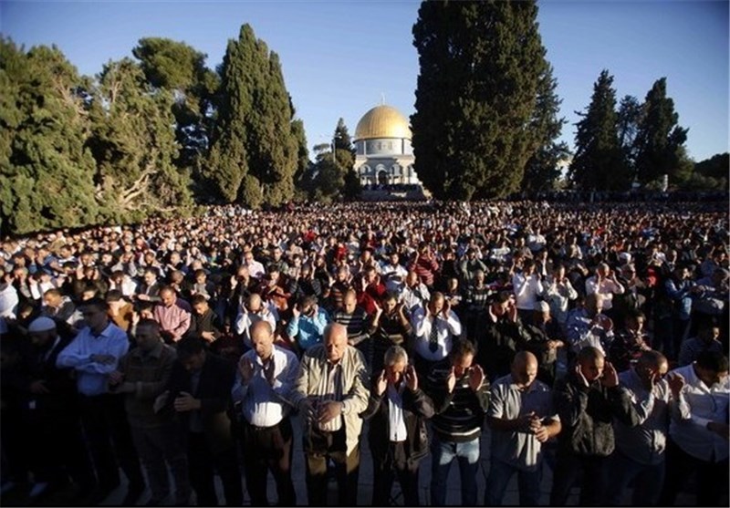 100 ألف مصل أدوا صلاة عيد الفطر في المسجد الأقصى