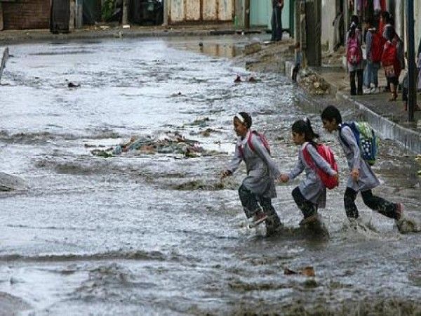 بسبب الأمطار "التعليم" في غزة تعطل الدراسة