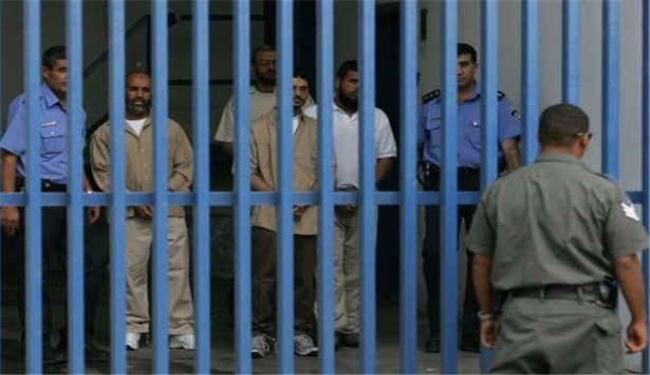 الاحتلال يمدد من اعتقال الأسير تلاحمة وتأجيل محاكمة 3 أسرى