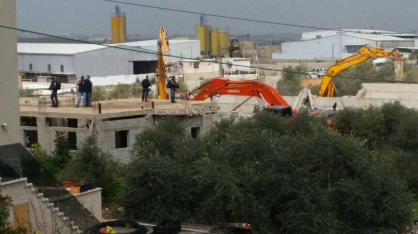 بالصور: هدم 3 منازل في مدينة كفر قاسم