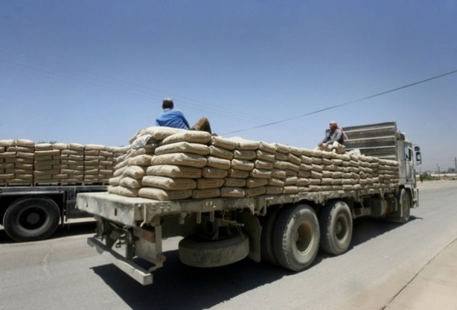 جيش الاحتلال: نراقب آلية توزيع الإسمنت في غزة ونحذر حماس من إنتهاك استخدامه