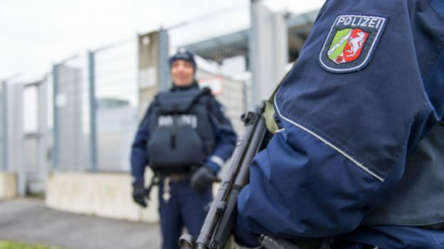 الديلي تلغراف  تقول إن ألمانيا تحذر من اندساس عناصر من داعش بين المهاجرين