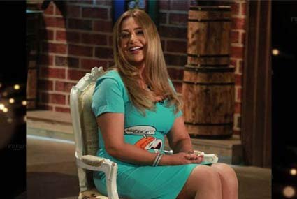 ليلى علوي في جلسة تصويرها الجديدة: "كل ما تكبر تحلى"!