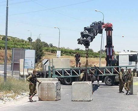 مستوطنون يتظاهرون على مدخل بني نعيم مع مواصلة حصار مدينة الخليل