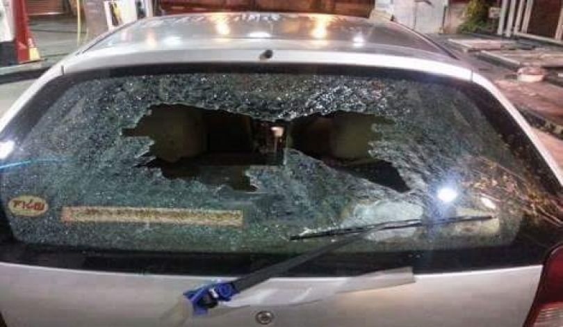 شبان فلسطينيون يصيبون مستوطن جراء رشق سيارته بالحجارة وسط الضفة المحتلة