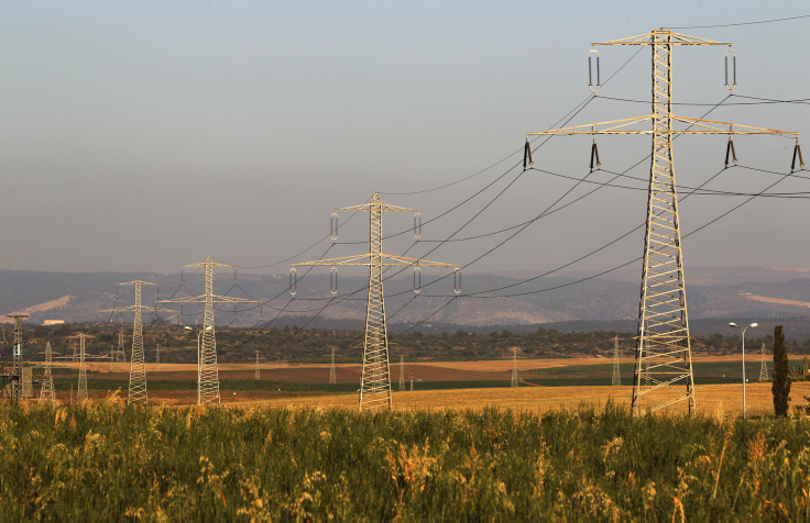 إحباط محاولتين لإصلاح خط كهرباء يغذي 130 ألف نسمة بغزة