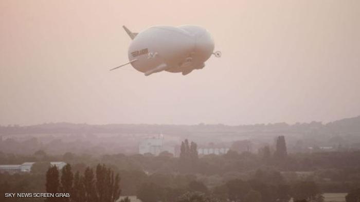 أكبر طائرة في العالم تحلق فوق بريطانيا