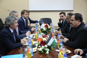 الوزير صيدم يبحث وزير الإبداع والمهارات الإيرلندي آفاق التعاون المشترك