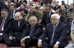 وضع أكاليل من الزهور على صرح الشهداء بجنين وقلقيلية
