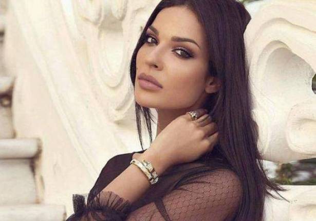 هكذا كانت نادين نجيم بأول دور تلفزيوني لها!لن تصدقوا !