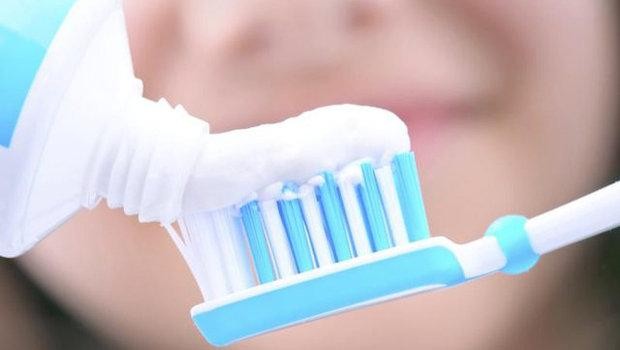 حكم استعمال معجون الأسنان وقطرة الأذن والعين للصائم