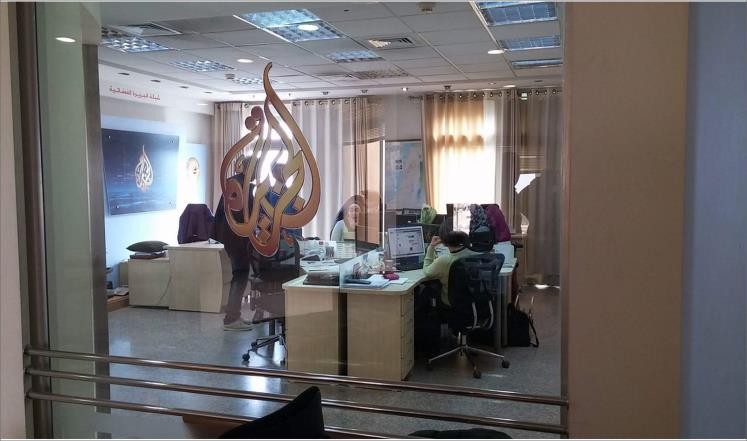 هآرتس: مكتب الجزيرة يعمل كالمعتاد وجهود وزير الاتصالات الإسرائيلي باءت بالفشل