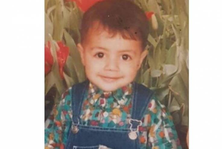 بالصورة : خمنوا هذا الطفل أي نجم أصبح الآن!