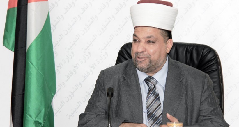 ادعيس يقرر إعادة 132 موظفاً من أصل 276 بوزارة الاوقاف