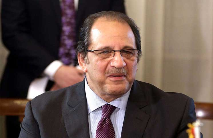 بعد إطلاعه على آراء الحركتين