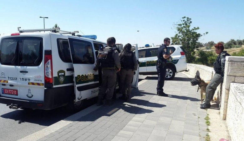 قوات الاحتلال تعثر على جندي  استقل سيارة فلسطينية في أريحا