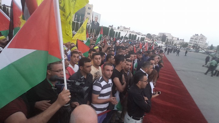 بالصور : الرئيس فور وصوله .. العلم ليس قطعة قماش بل كرامة وطنية وما قلناه ملتزمون بتطبيقه هنا