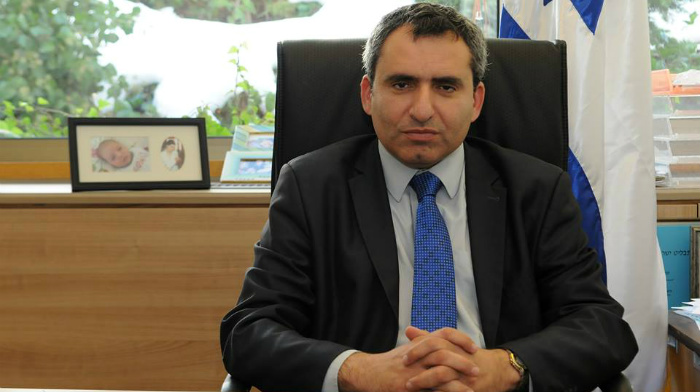 مسؤول اسرائيلي: السلطة الفلسطينية تدق مسماراً اخر في نعشها