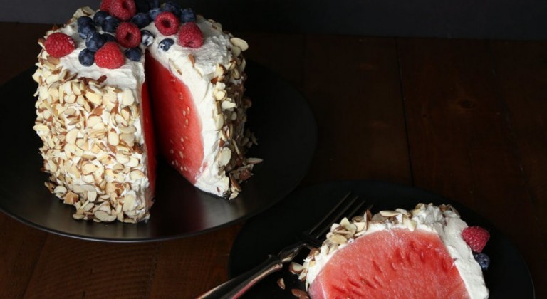 بالصور :  كعكة البطيخ في 5 دقائق