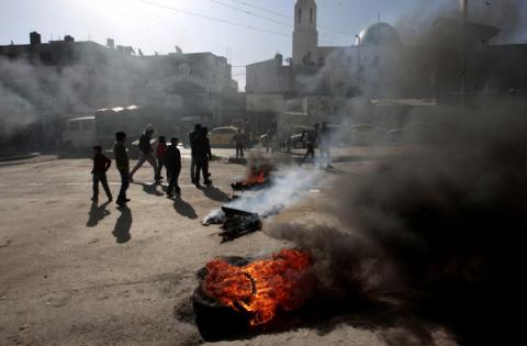 اطلاق نيران على سيارة لحرس الرئيس عباس قرب بلاطة بنابلس