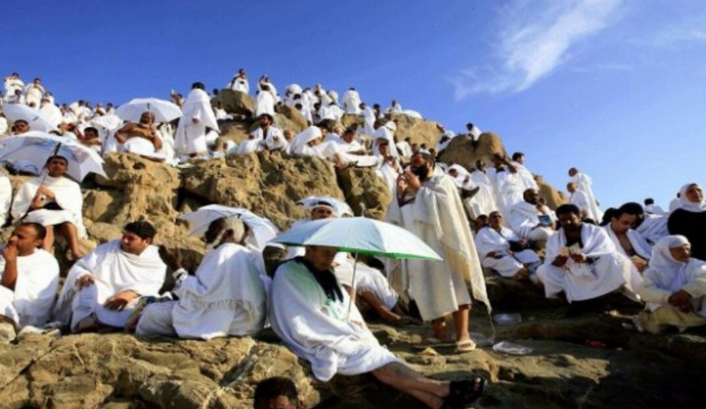 طائرات بدون طيار تتابع الحجاج أثناء أداء شعائرهم