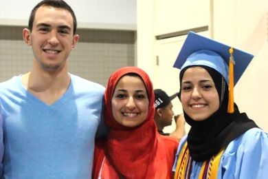 أمريكي  يقتل 3 مسلمين من عائلة واحدة في أمريكا