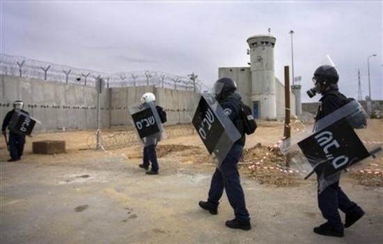 مركز أسرى فلسطين للدراسات: رصد 234 عملية اقتحام خلال العام الماضي