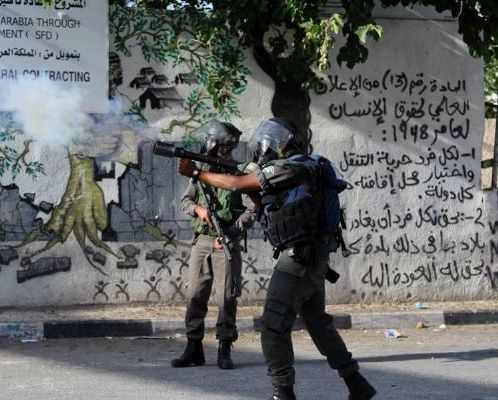 قوات الاحتلال تقتحم مخيم عايدة وتطلق القنابل الغازية صوب منازل المواطنين