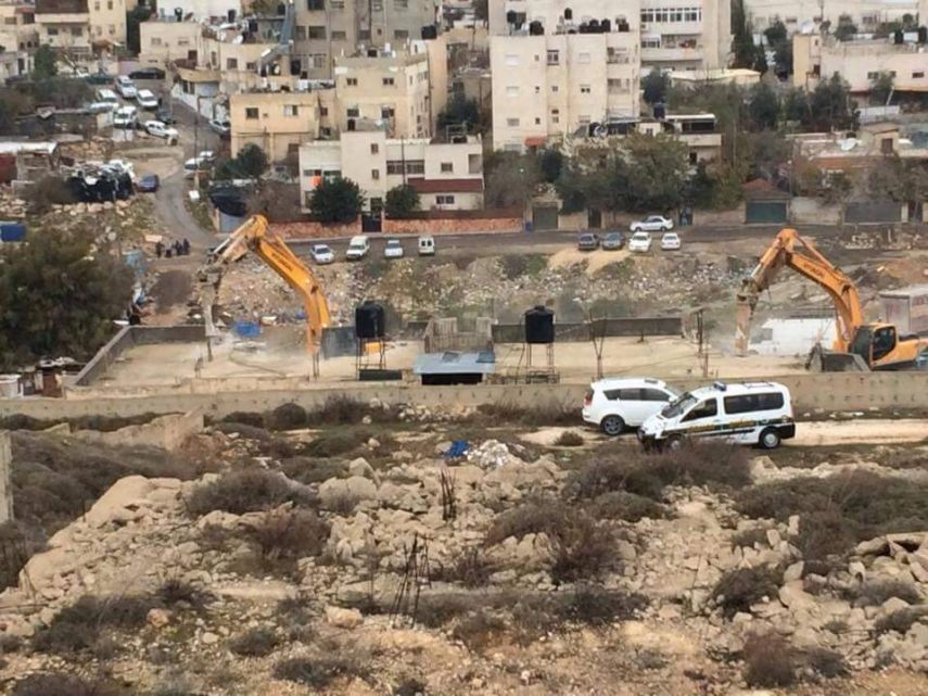 بالصور: هدم منزلين شمال القدس المحتلة بحجة عدم الترخيص