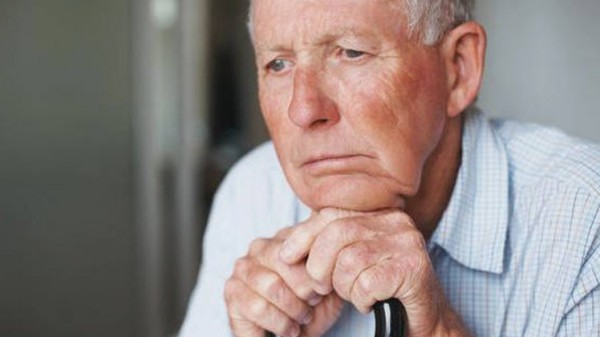 الكآبة تزيد من احتمال إصابة المسنين بالجلطة الدماغية وأمراض القلب