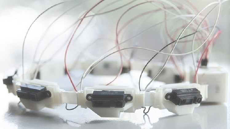 تاج ذكي للمكفوفين بدلا من العصا المرشدة