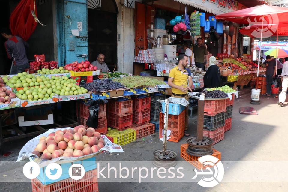 بالفيديو : الغزيون يتذمرون من غلاء الأسعار .. "منعمل لايك للخضار بس ما بنشتري"