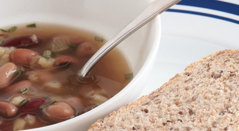 شوربة الفاصوليا بالثوم المحمص